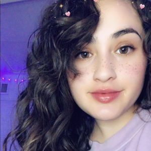 Meet your Posher, Carla